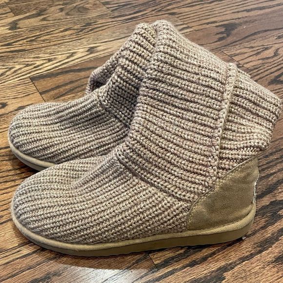 EUC UGG Cardy Sweater Sock Boots Sz. 7 Tan - Picture 4 of 9